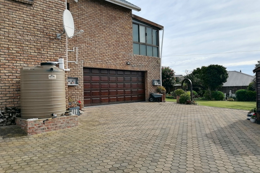 5 Bedroom Property for Sale in Stilbaai Wes Western Cape